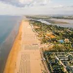 Welcoming Flat For 6 Guests Next To The Beach